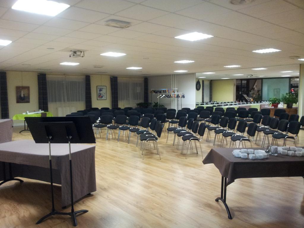Brit Hotel Essentiel Pontivy Robic Kültér fotó